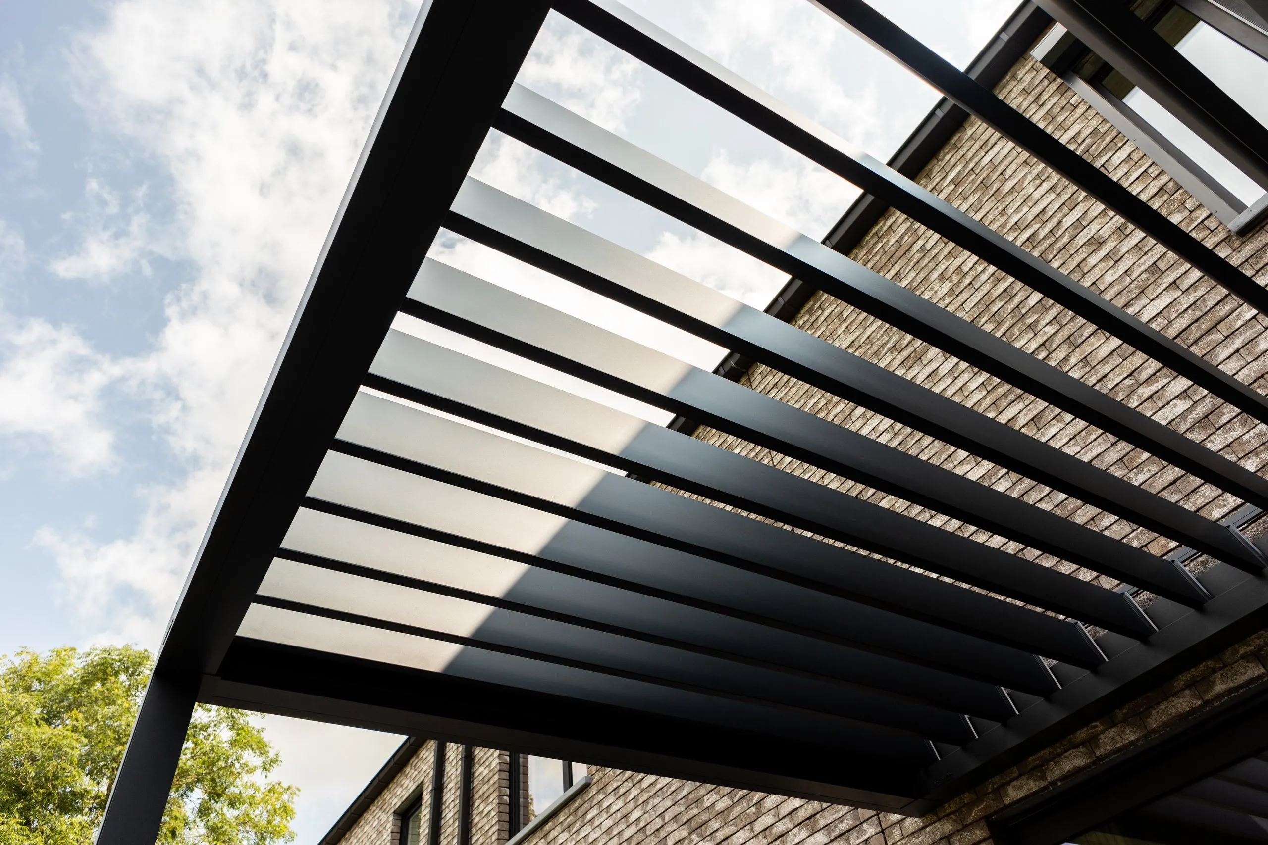 Adjustable aluminium louvre structure of the Brustor B160XL