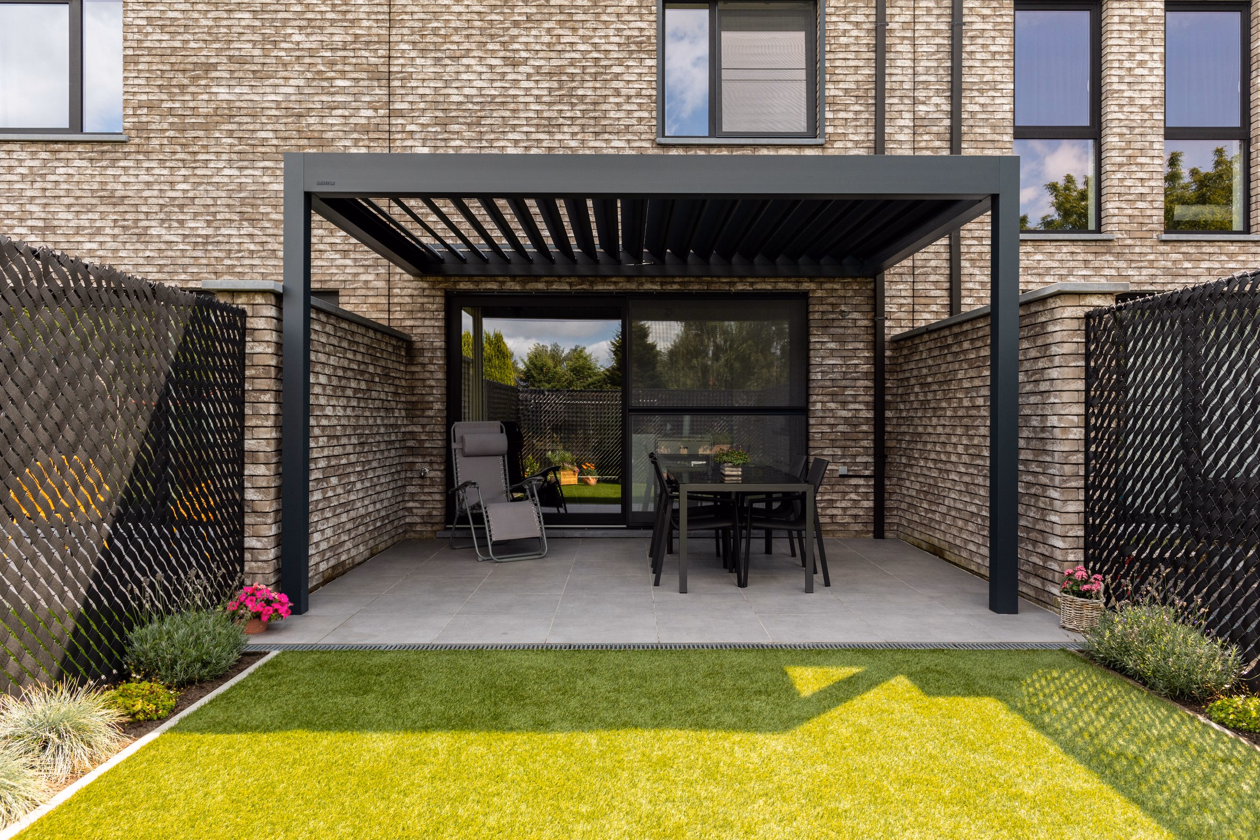 Brustor B160XL with integrated LED lighting in the profiles