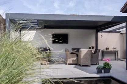 Brustor B720 bioclimatic pergola with combined glass and louvred roof