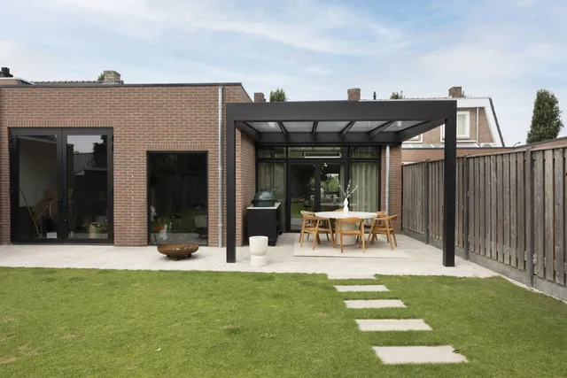 Glass roof Brustor B800 made of laminated safety glass over a terrace